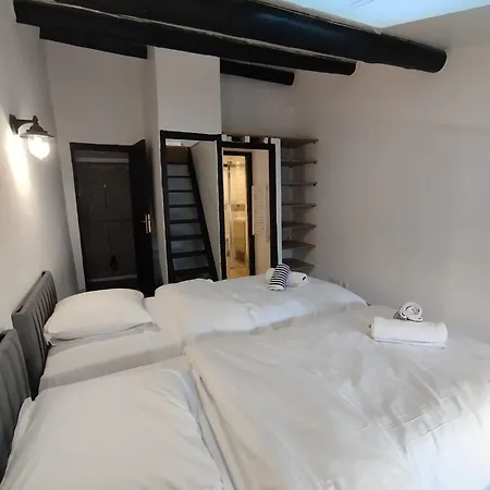 Maison De Face Aux Halles 베지에