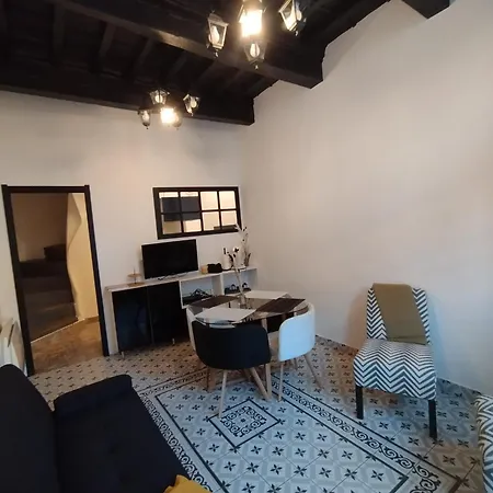 Maison De Face Aux Halles * 베지에